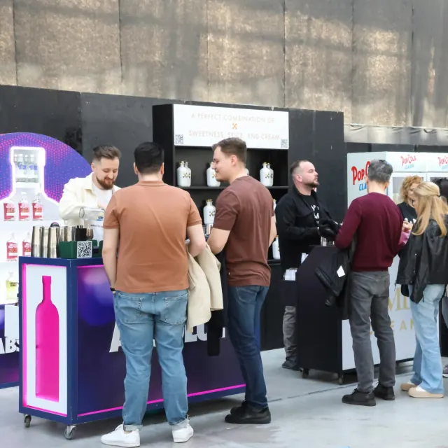 Invitați la barul de Espresso Martini din Hala Laminor